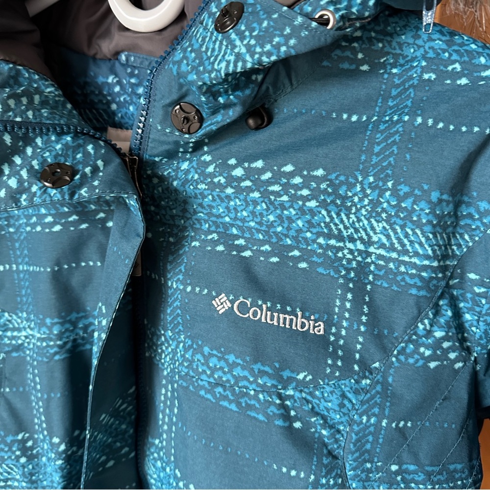 Columbia Faux Fur Winter Jacket - Picture 3 of 9